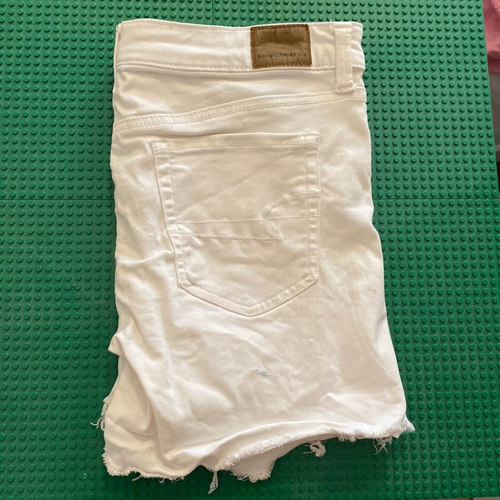 White American Eagle shorts